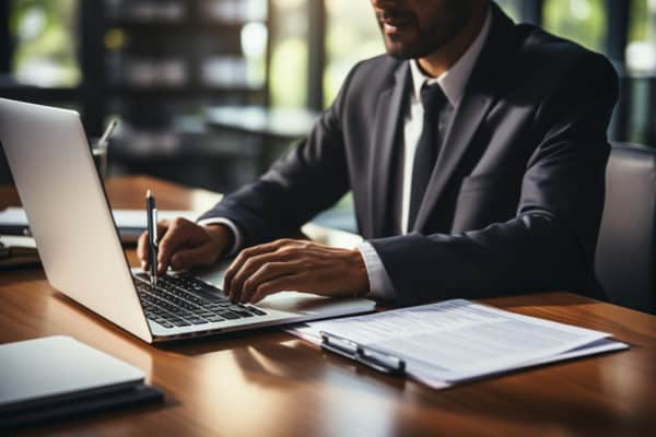 Les d&eacute;fis des juristes pour g&eacute;rer l'IA et les droits d'auteur